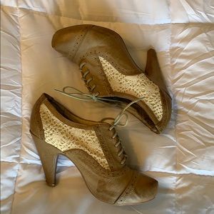 Oxford style lace heels